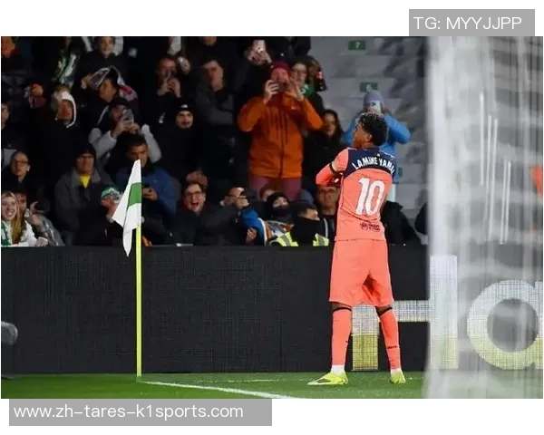 每体：埃尔切队中有三名巴萨布景球员，赛前赛后我们热心沟通